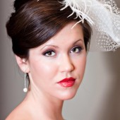 Justine vintage looking bubble veil, headpiece with vintage brooch, feathers and beading