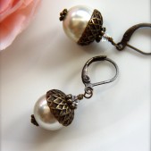 An Acorn Woodland Vintage Style Swarovski Crystal Glass Pearls Earrings