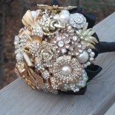 Gold Brooch Bopuquet