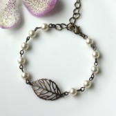 A Small Mini Leaf Bracelet. An Antiqued Brass Leaf, Ivory Cream Pearls Bracelet. Wedding Jewelry.