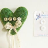 Mossy heart cake topper