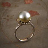 Leaf-Motif Pearl Ring