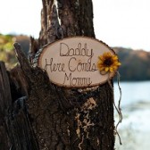 Wood Slice Here Comes Mommy Sign