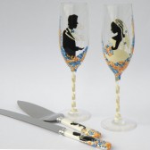4 pc SET of Hand painted Wedding Toasting Flutes Champagne glasses and cake knives Groom and Bride