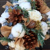 pinecone and burlap with juniper bouquet