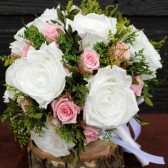 white and pink rose bouquet