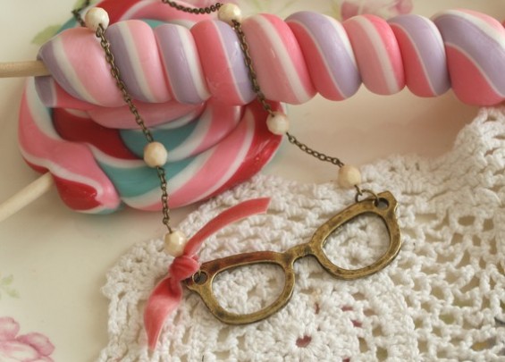 eye glasses necklace