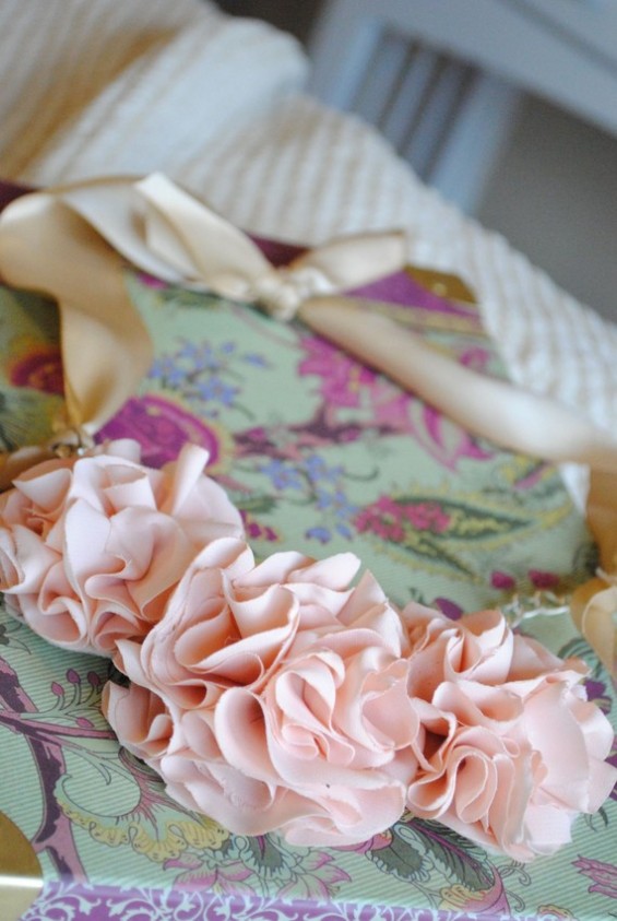 pink-ruffle-necklace