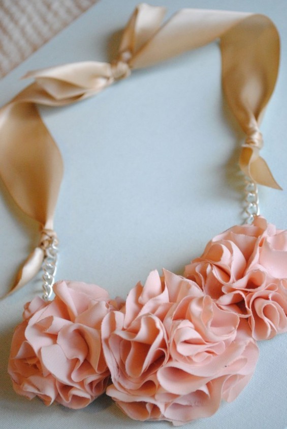 ruffle-necklace