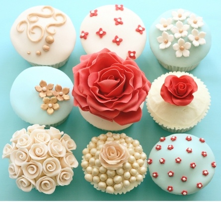 flower cupcakes I spotted this via Pinterest from The French Knot