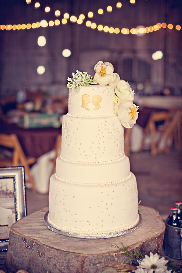 rustic wedding cake 3 spotted via style me pretty photographed by three 