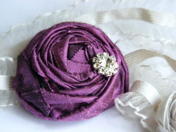 thechicaboutique5 bridesmaid garters in purple