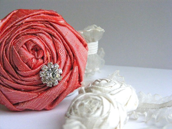 thechicaboutique6 bridesmaid garters in red
