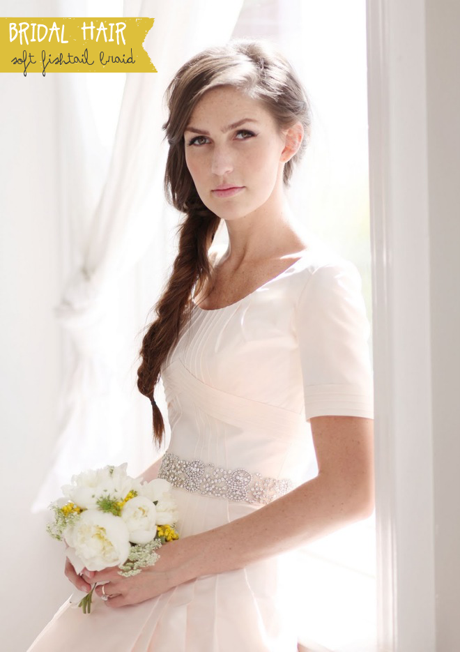 We spotted this shoot via Bridal Musings featuring a gorgeous bride with a