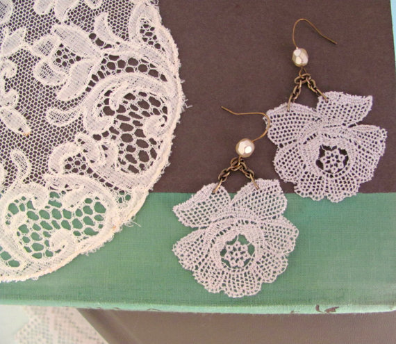 how to wear lace at your wedding