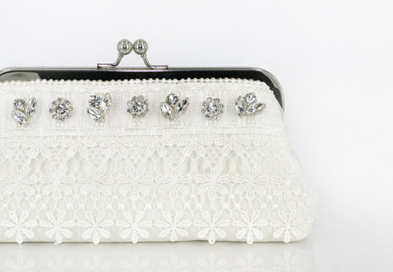 how to wear lace at your wedding