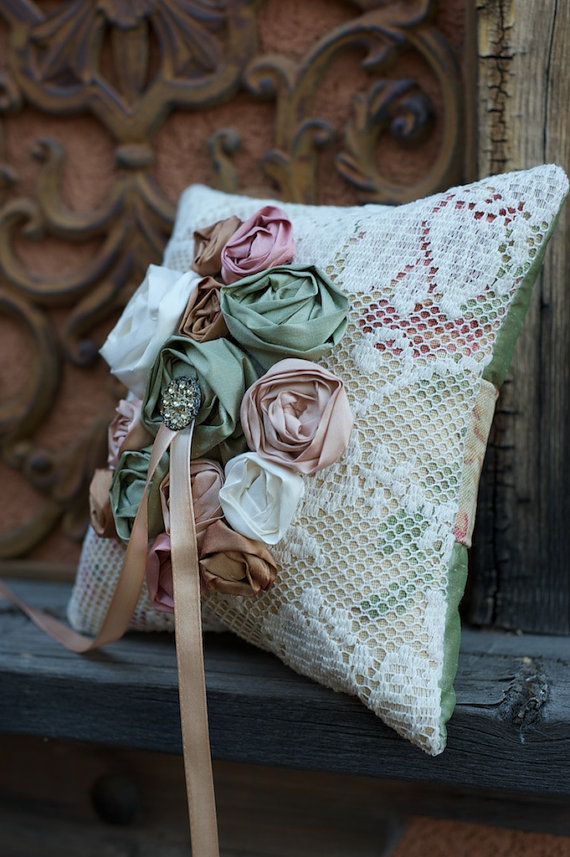 heirloom quality ring pillows