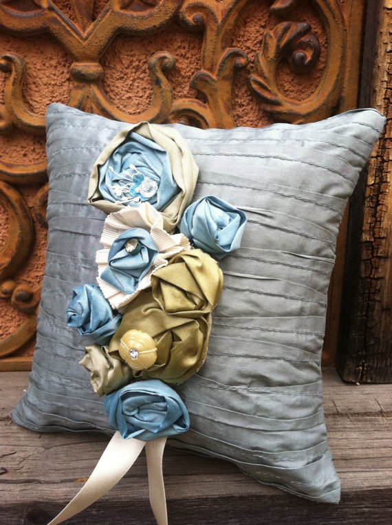 heirloom quality ring pillows