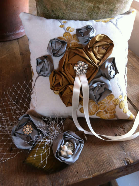 heirloom quality ring pillows