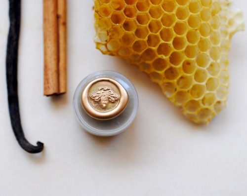 honey themed wedding - perfume honey pot