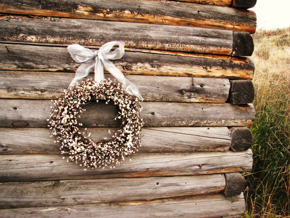 Winter Wedding Wreaths to Decorate Your Space