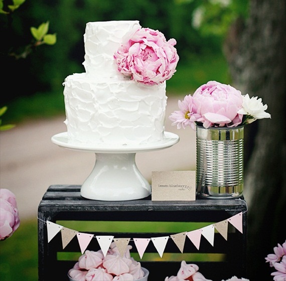 Sweetly simple doily cake toppers will decorate a simple wedding 