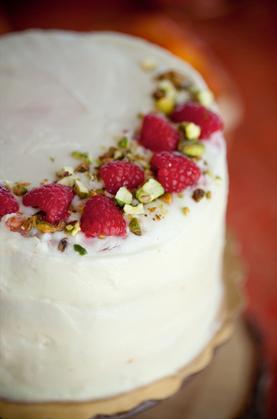 how to decorate a simple wedding cake