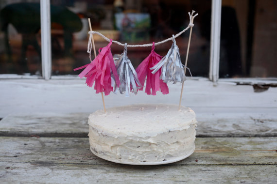 how to decorate a simple wedding cake