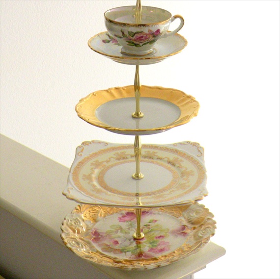 Read on to see some of our favorite vintage wedding cake stands we know 