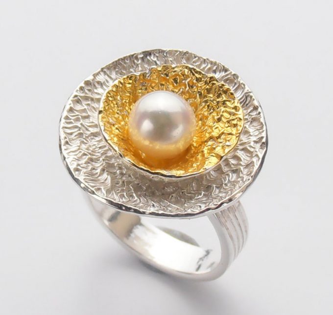 10 Unique Pearl Engagement Rings That Make a Beautiful Alternative