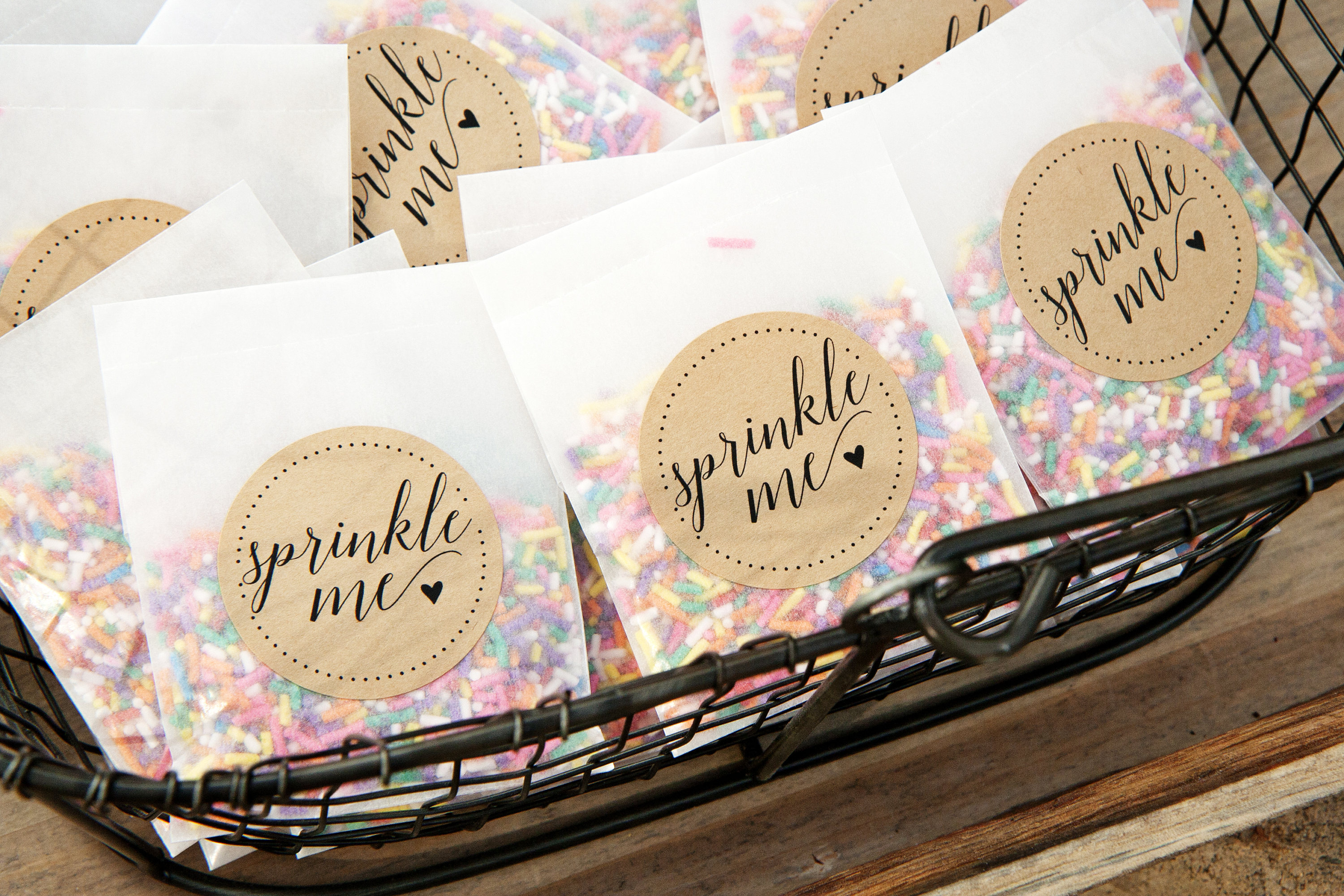 Wedding Confetti Where to Buy (Fun!) Tossing Confetti for Weddings