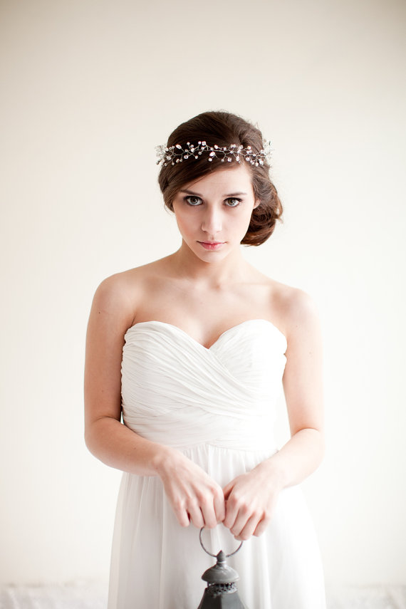 Veil Alternatives - 12 Ways to Wear 'Em (via EmmalineBride.com, veil alternative by Melinda Rose Design, photo by Atlas & Elia Photography) #handmade #wedding #veil