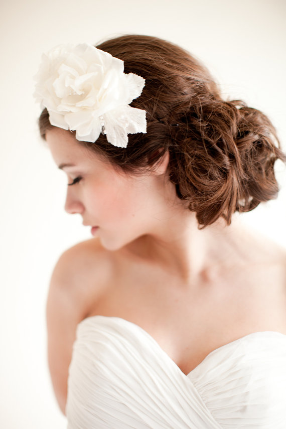 Veil Alternatives - 12 Ways to Wear 'Em (via EmmalineBride.com, veil alternative by Melinda Rose Design, photo by Atlas & Elia Photography) #handmade #wedding #veil