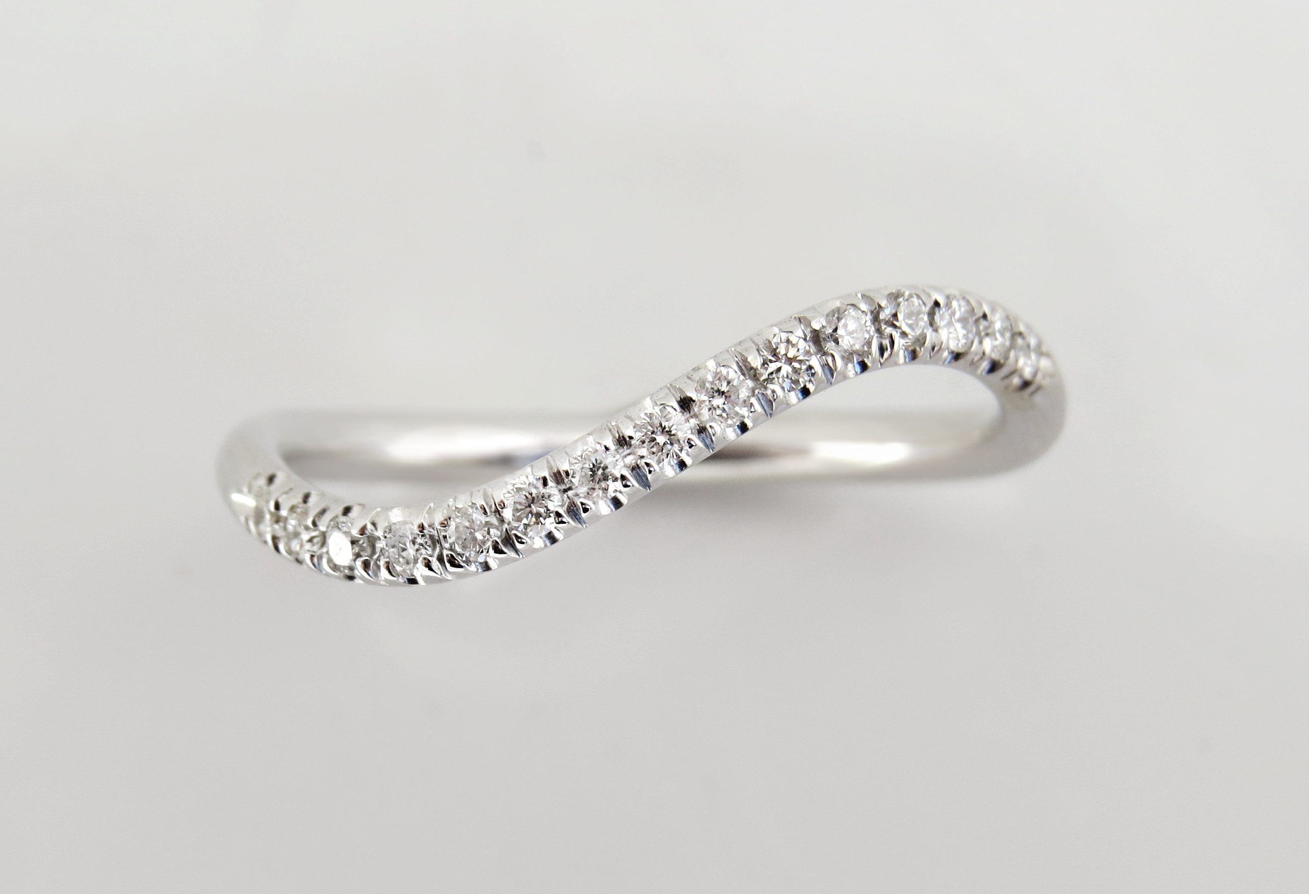 wave wedding ring, diamond wedding ring, gold diamond ring, unique