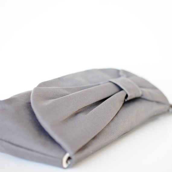 gray clutch with bow