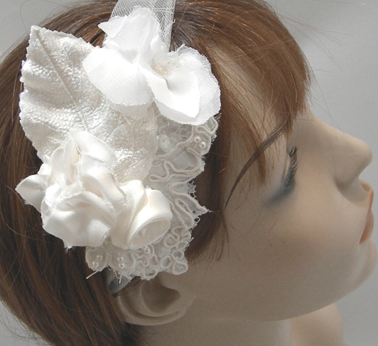Wedding veil, tie headband of Lace and satin flowers, vintage headband