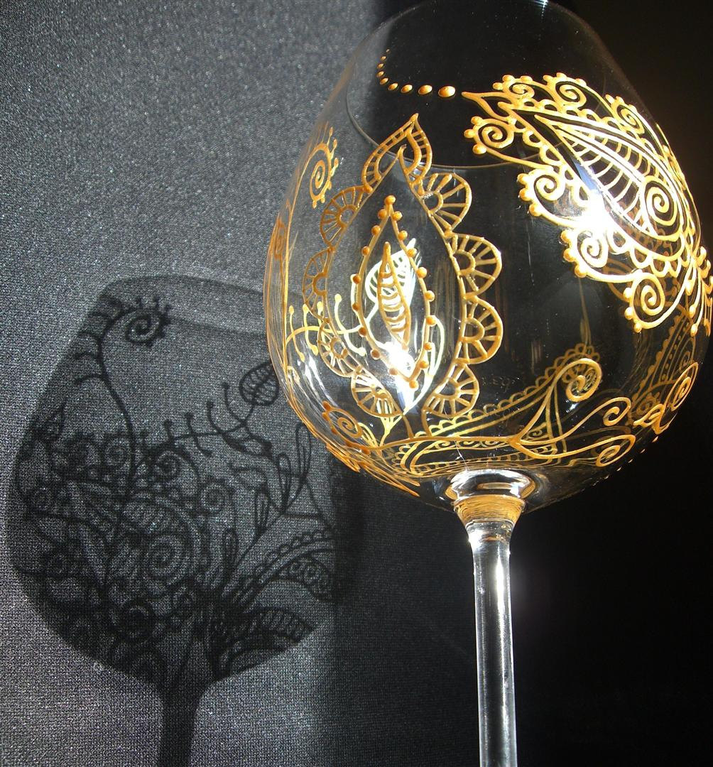 Custom wine glass sets. Wedding glassware.Hand painted henna style