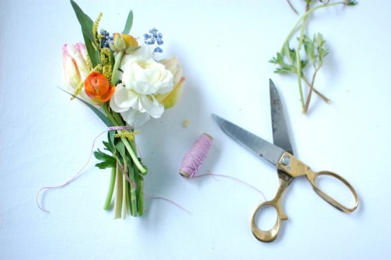 DIY Spring Bouquet Tutorial - make this bouquet for your #bridesmaids!  #wedding #diy