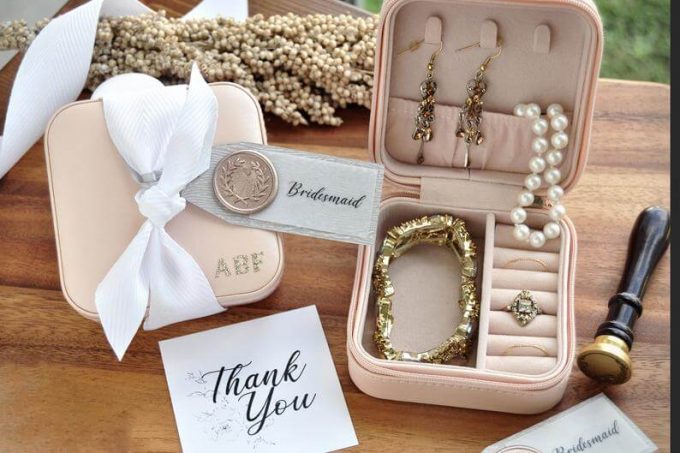 Unique Thoughtful Bridesmaid Gifts To Give Bridesmaids On Wedding