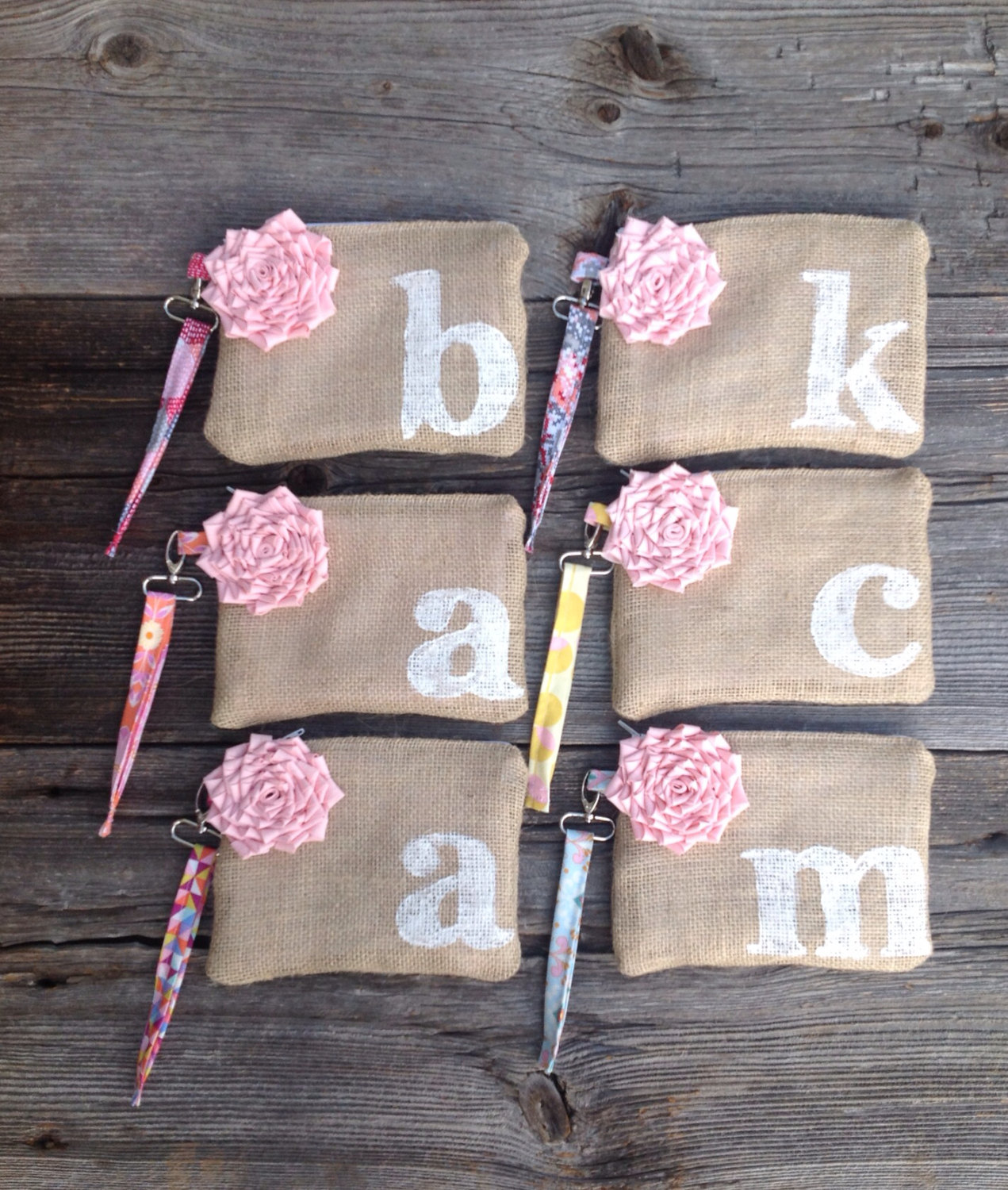 Burlap clutches bridesmaids will *love* for rustic weddings