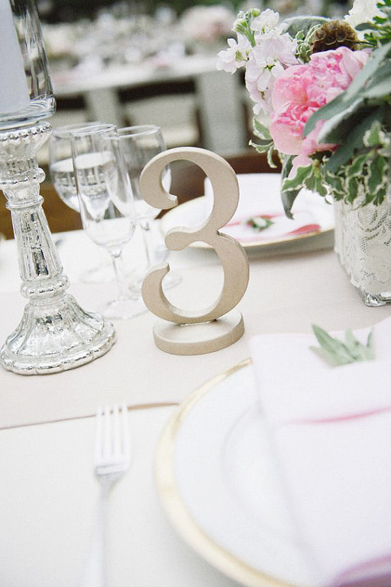 Do you really need table numbers for your wedding? - Emmaline Bride