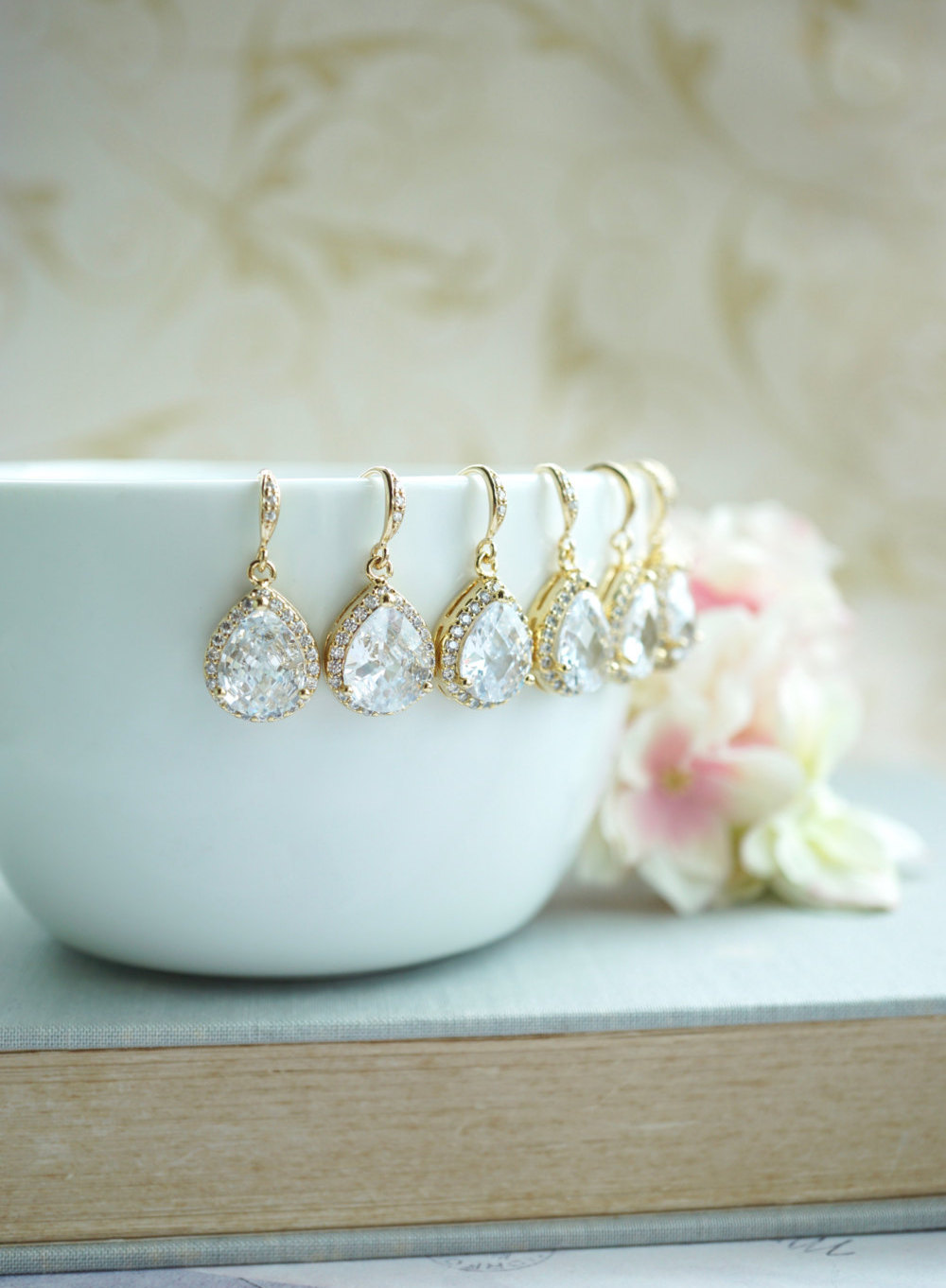Giveaway: Win free bridal earrings by Marolsha Bridal! Exclusively at EmmalineBride.com
