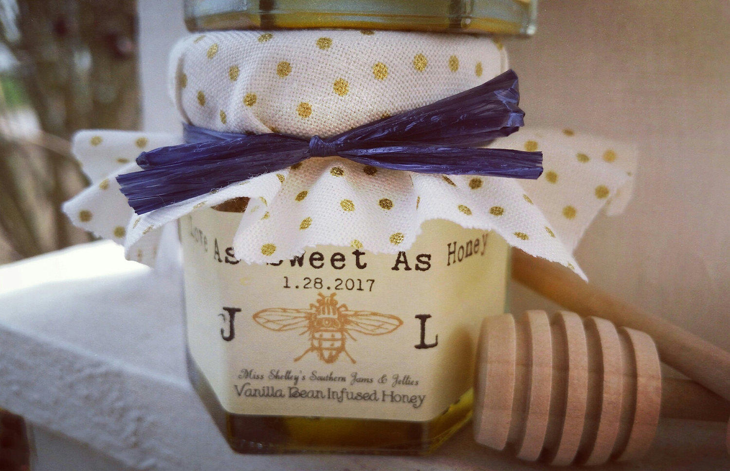 Honey Wedding Favors in Mini Jars | Emmaline Bride Wedding Blog