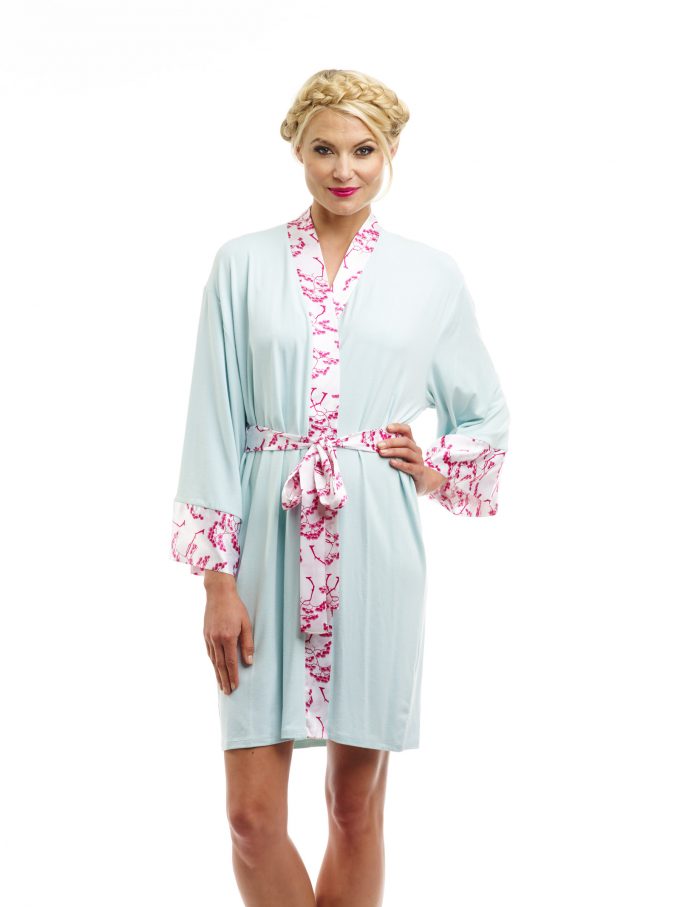 Lounge robe for the bride by Doie Lounge