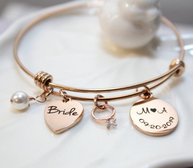 bracelet for daughter on wedding day