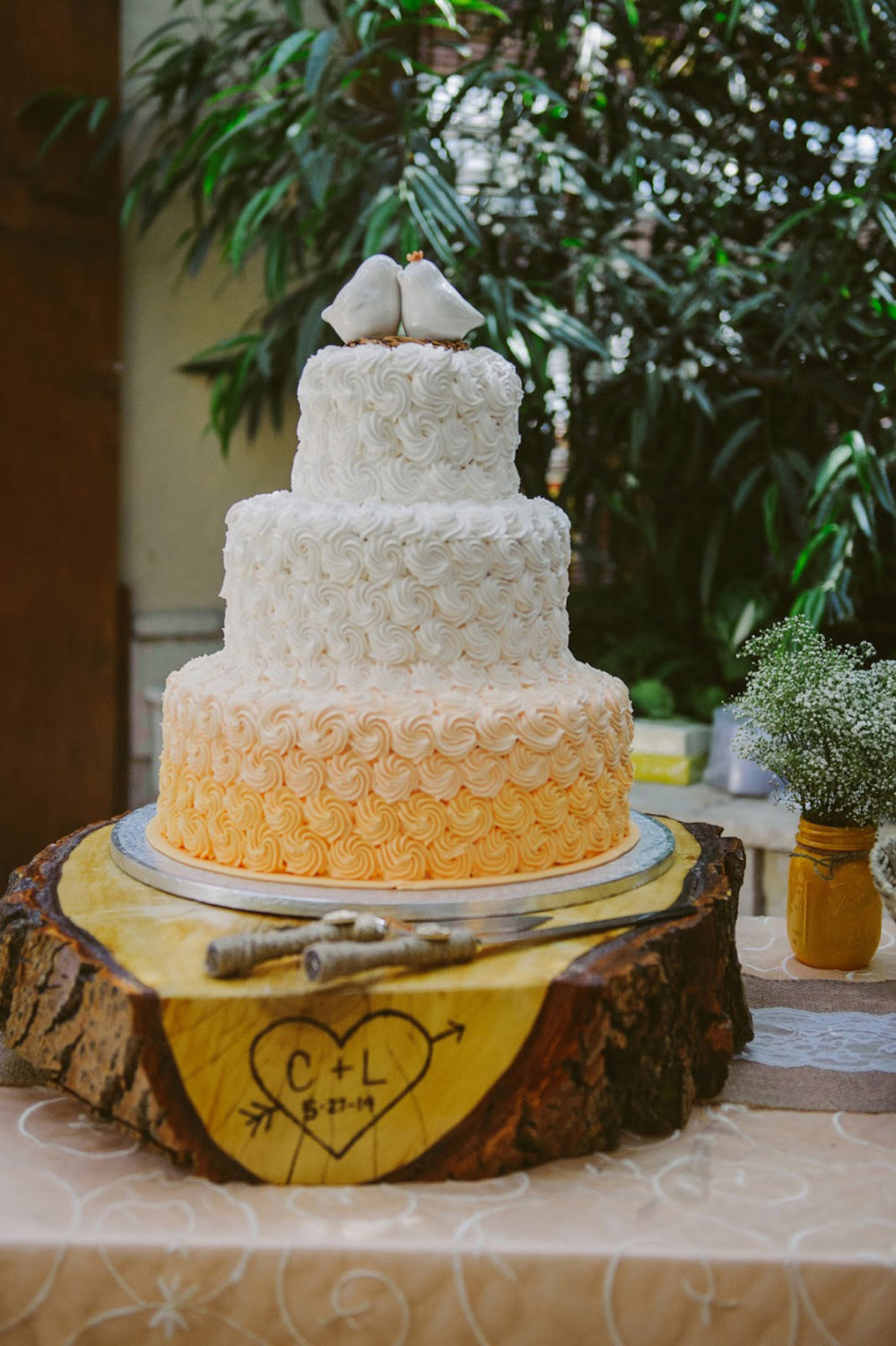 These Cute Love Birds Make Beautiful Cake Toppers for Weddings