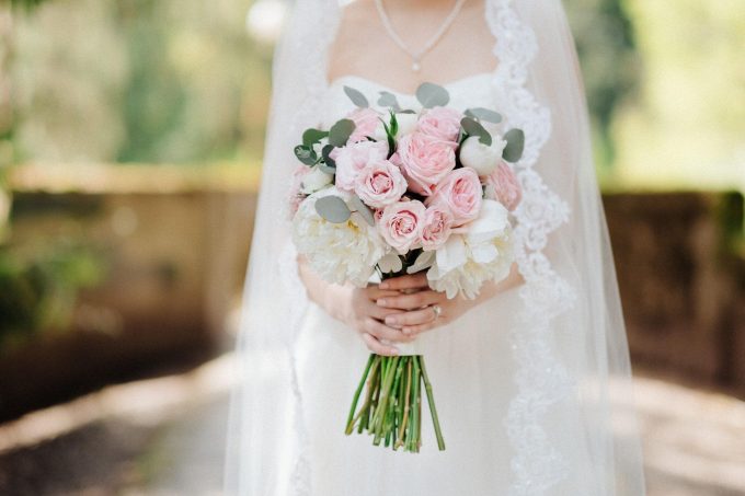 7 Inexpensive Wedding Veils on a Budget (Under $100!) | Emmaline Bride