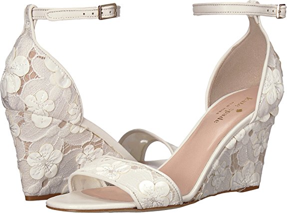 24 Beach Wedding Shoes That Will Make Brides Happy Emmalinebride