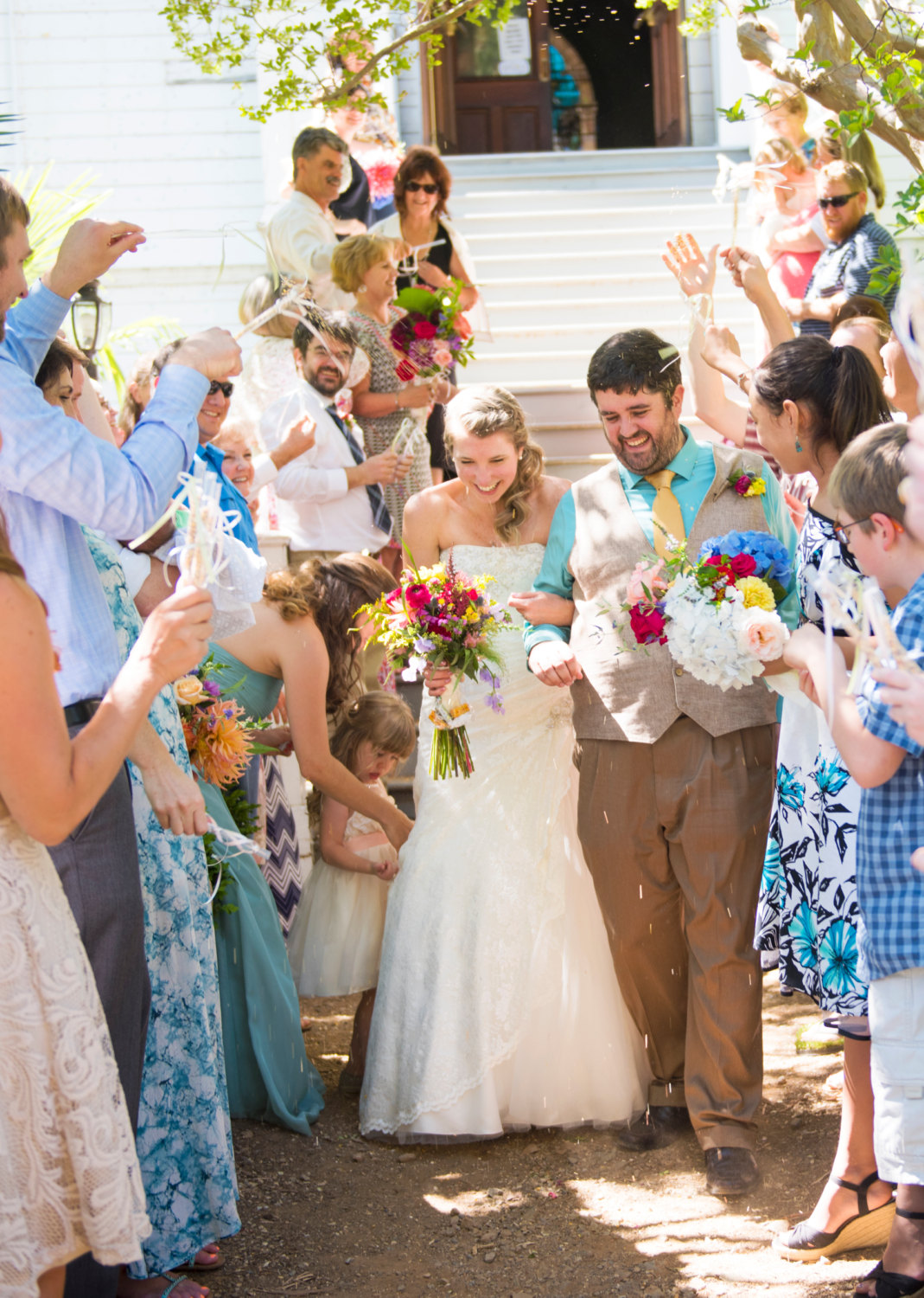 Wedding Confetti Where to Buy (Fun!) Tossing Confetti for Weddings
