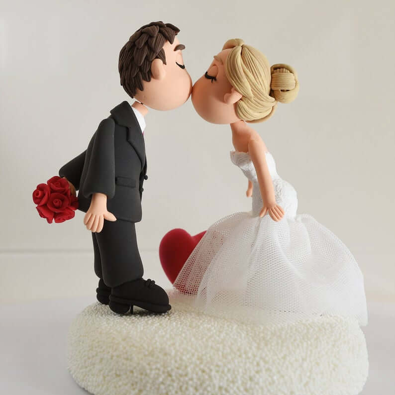 1 Pcs Black Romantic Cake Topper Kissing Couple with a Pet Dog Cake decor 